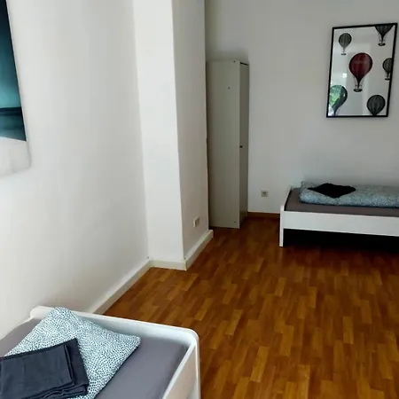 Appartement - Kurzzeitvermietungen Direkt Bei Den Leunawerken, 2-3 Schlafzimmer *