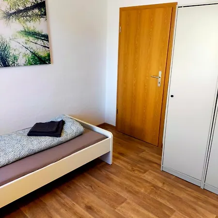 Апартаменты - Kurzzeitvermietungen Direkt Bei Den Leunawerken, 2-3 Schlafzimmer Leuna