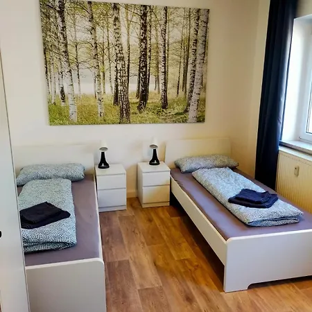 - Kurzzeitvermietungen Direkt Bei Den Leunawerken, 2-3 Schlafzimmer *