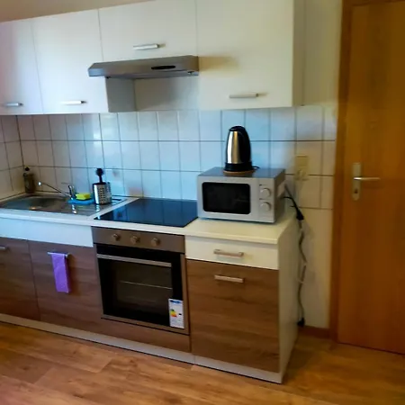 Апартаменты - Kurzzeitvermietungen Direkt Bei Den Leunawerken, 2-3 Schlafzimmer