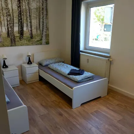 - Kurzzeitvermietungen Direkt Bei Den Leunawerken, 2-3 Schlafzimmer * Leuna