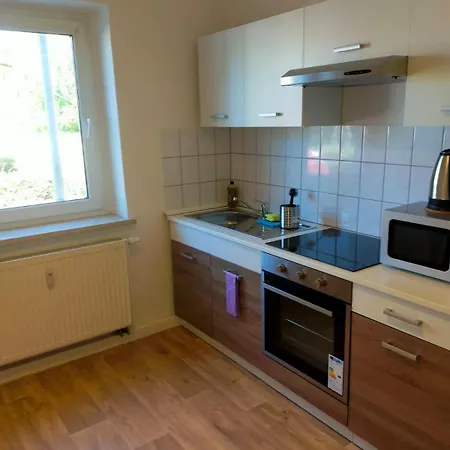 Апартаменты - Kurzzeitvermietungen Direkt Bei Den Leunawerken, 2-3 Schlafzimmer