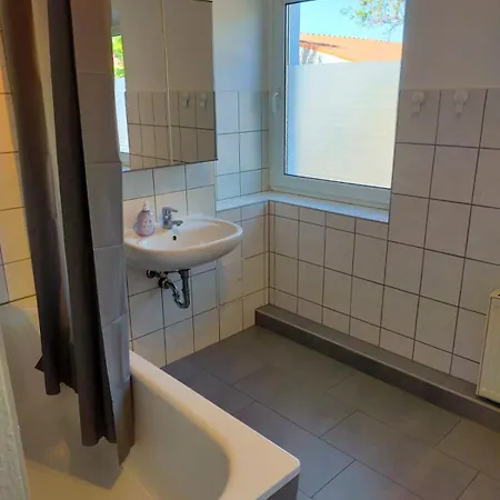 Апартаменты - Kurzzeitvermietungen Direkt Bei Den Leunawerken, 2-3 Schlafzimmer