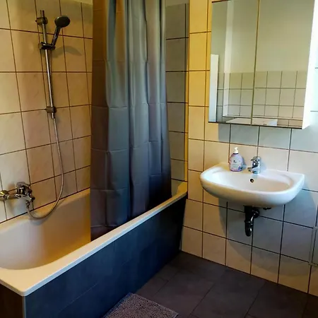 - Kurzzeitvermietungen Direkt Bei Den Leunawerken, 2-3 Schlafzimmer Leuna