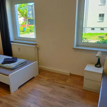Appartement - Kurzzeitvermietungen Direkt Bei Den Leunawerken, 2-3 Schlafzimmer *