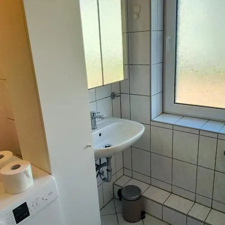 - Kurzzeitvermietungen Direkt Bei Den Leunawerken, 2-3 Schlafzimmer *