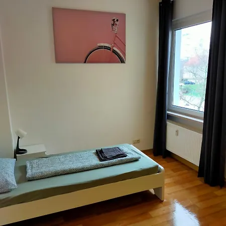 Апартаменты - Kurzzeitvermietungen Direkt Bei Den Leunawerken, 2-3 Schlafzimmer *