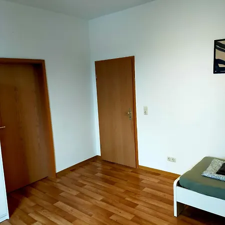- Kurzzeitvermietungen Direkt Bei Den Leunawerken, 2-3 Schlafzimmer * Leuna