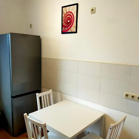 - Kurzzeitvermietungen Direkt Bei Den Leunawerken, 2-3 Schlafzimmer