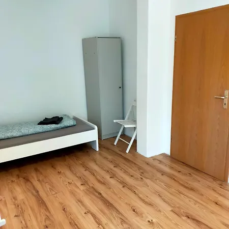 - Kurzzeitvermietungen Direkt Bei Den Leunawerken, 2-3 Schlafzimmer Апартаменты *