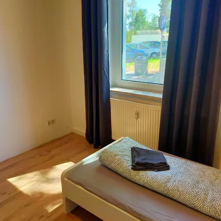 Апартаменты - Kurzzeitvermietungen Direkt Bei Den Leunawerken, 2-3 Schlafzimmer Leuna