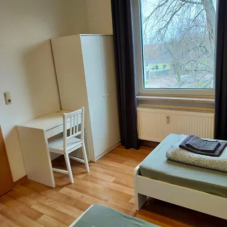 - Kurzzeitvermietungen Direkt Bei Den Leunawerken, 2-3 Schlafzimmer * Leuna