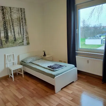 Appartement - Kurzzeitvermietungen Direkt Bei Den Leunawerken, 2-3 Schlafzimmer *