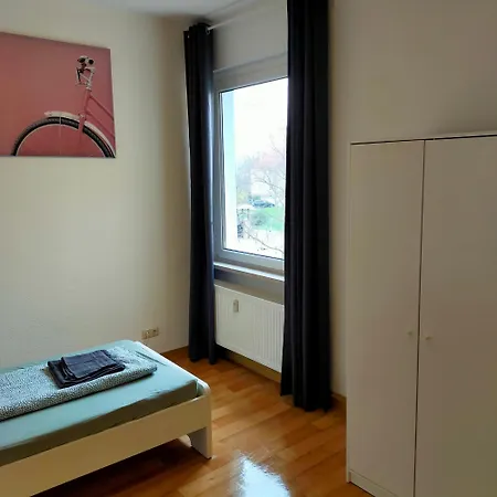 Апартаменты - Kurzzeitvermietungen Direkt Bei Den Leunawerken, 2-3 Schlafzimmer Leuna