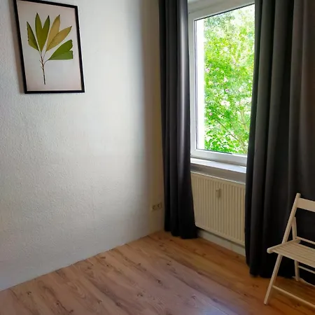 Апартаменты - Kurzzeitvermietungen Direkt Bei Den Leunawerken, 2-3 Schlafzimmer *