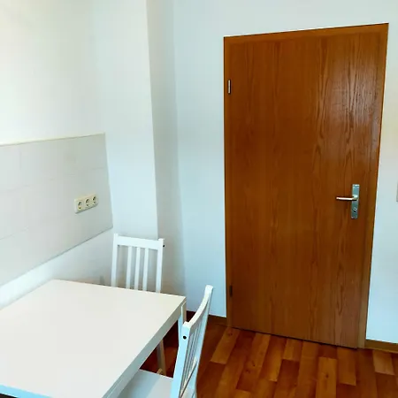 Апартаменты - Kurzzeitvermietungen Direkt Bei Den Leunawerken, 2-3 Schlafzimmer Leuna