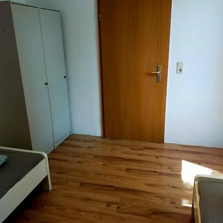 - Kurzzeitvermietungen Direkt Bei Den Leunawerken, 2-3 Schlafzimmer