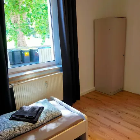 Апартаменты - Kurzzeitvermietungen Direkt Bei Den Leunawerken, 2-3 Schlafzimmer Leuna