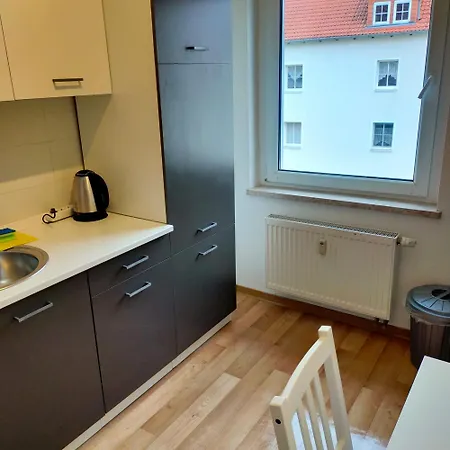 - Kurzzeitvermietungen Direkt Bei Den Leunawerken, 2-3 Schlafzimmer