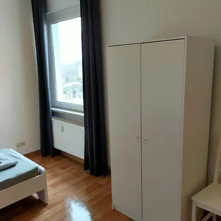 - Kurzzeitvermietungen Direkt Bei Den Leunawerken, 2-3 Schlafzimmer Апартаменты