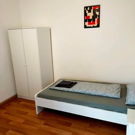 Апартаменты - Kurzzeitvermietungen Direkt Bei Den Leunawerken, 2-3 Schlafzimmer