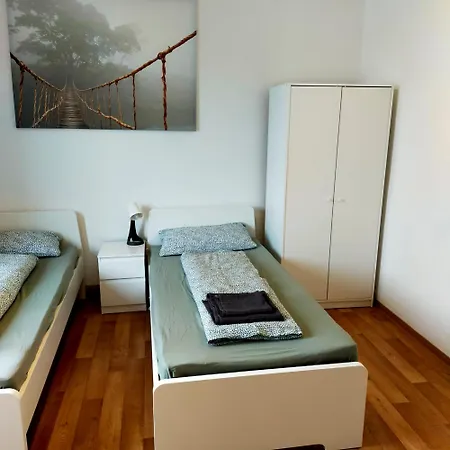 Апартаменты - Kurzzeitvermietungen Direkt Bei Den Leunawerken, 2-3 Schlafzimmer *