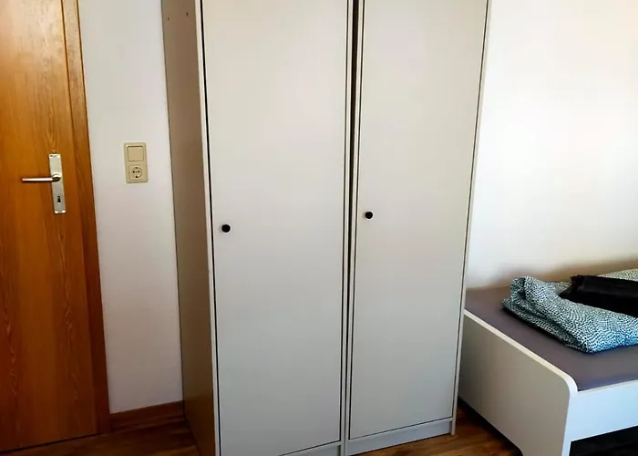 - Kurzzeitvermietungen Direkt Bei Den Leunawerken, 2-3 Schlafzimmer Apartman *