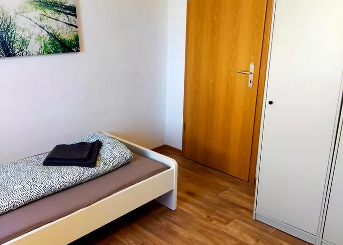 Apartman - Kurzzeitvermietungen Direkt Bei Den Leunawerken, 2-3 Schlafzimmer Leuna