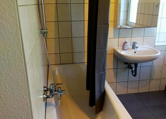 - Kurzzeitvermietungen Direkt Bei Den Leunawerken, 2-3 Schlafzimmer Apartman *