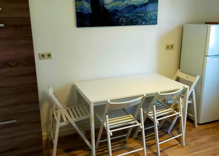 - Kurzzeitvermietungen Direkt Bei Den Leunawerken, 2-3 Schlafzimmer Leuna