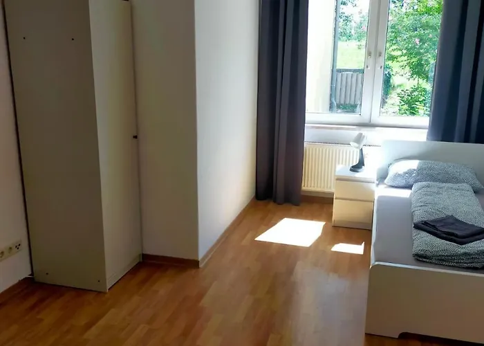 - Kurzzeitvermietungen Direkt Bei Den Leunawerken, 2-3 Schlafzimmer *