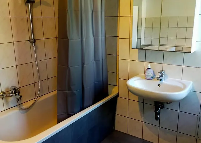 - Kurzzeitvermietungen Direkt Bei Den Leunawerken, 2-3 Schlafzimmer Leuna