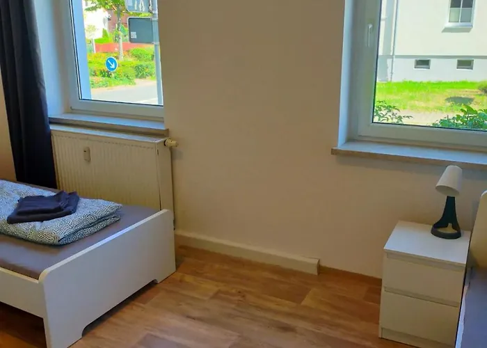 Apartman - Kurzzeitvermietungen Direkt Bei Den Leunawerken, 2-3 Schlafzimmer *