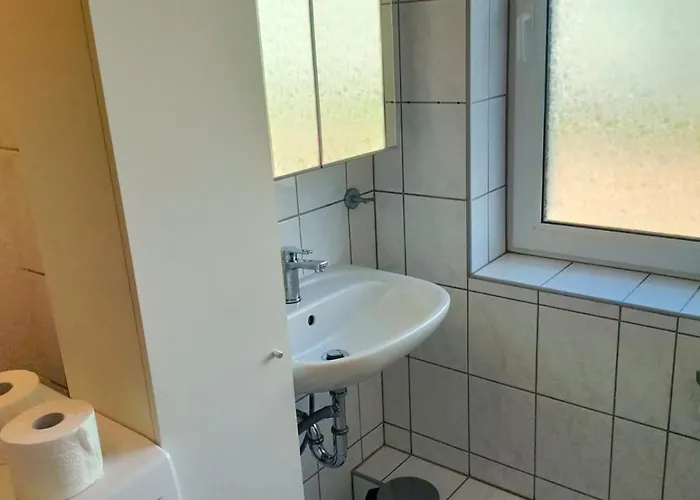 - Kurzzeitvermietungen Direkt Bei Den Leunawerken, 2-3 Schlafzimmer *