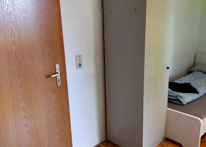 - Kurzzeitvermietungen Direkt Bei Den Leunawerken, 2-3 Schlafzimmer Apartman Leuna