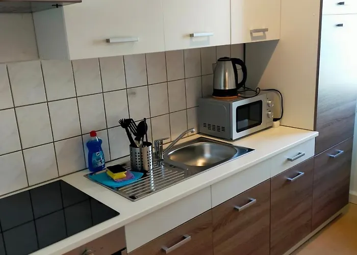 - Kurzzeitvermietungen Direkt Bei Den Leunawerken, 2-3 Schlafzimmer *