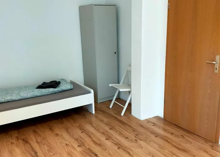 - Kurzzeitvermietungen Direkt Bei Den Leunawerken, 2-3 Schlafzimmer Apartman *