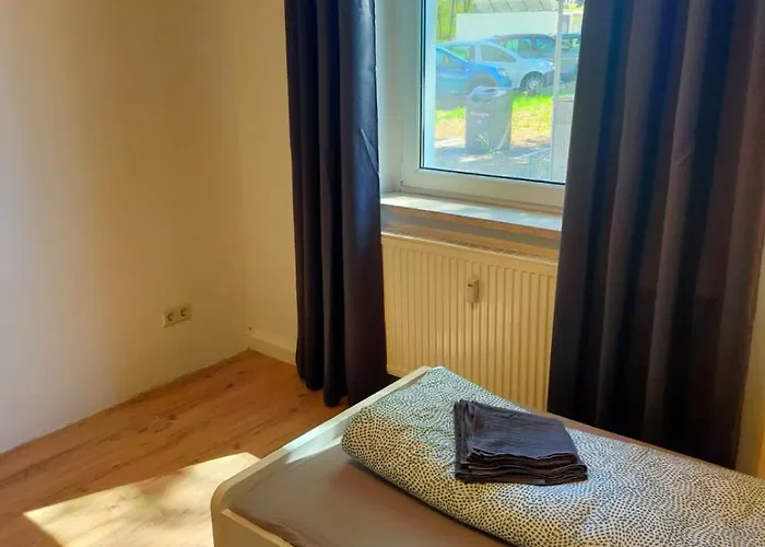 Apartman - Kurzzeitvermietungen Direkt Bei Den Leunawerken, 2-3 Schlafzimmer Leuna