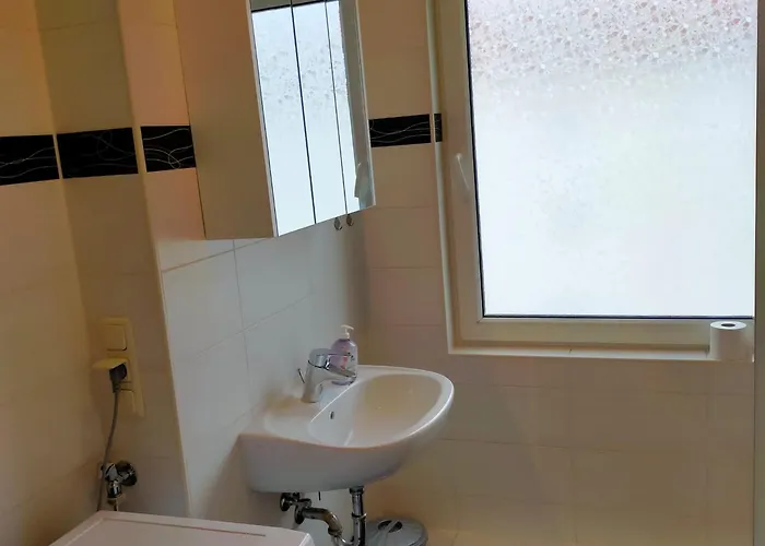 - Kurzzeitvermietungen Direkt Bei Den Leunawerken, 2-3 Schlafzimmer