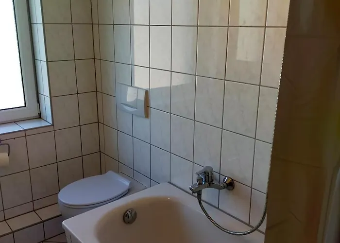 - Kurzzeitvermietungen Direkt Bei Den Leunawerken, 2-3 Schlafzimmer Apartman