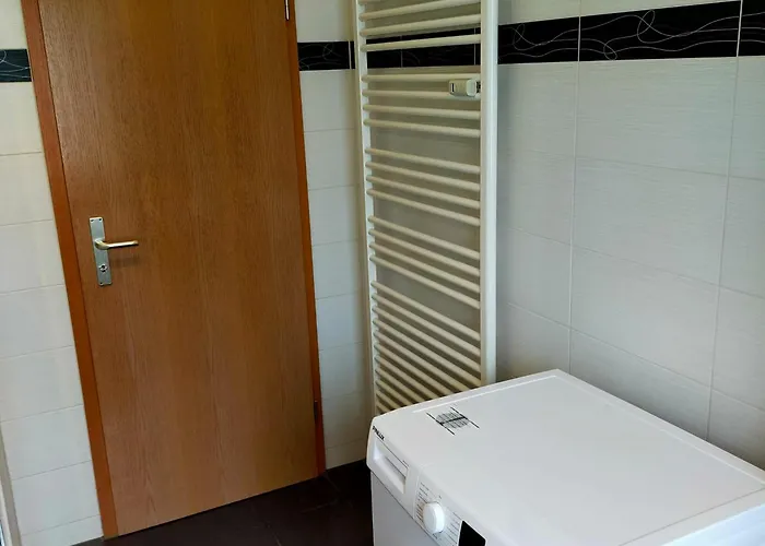 - Kurzzeitvermietungen Direkt Bei Den Leunawerken, 2-3 Schlafzimmer Leuna