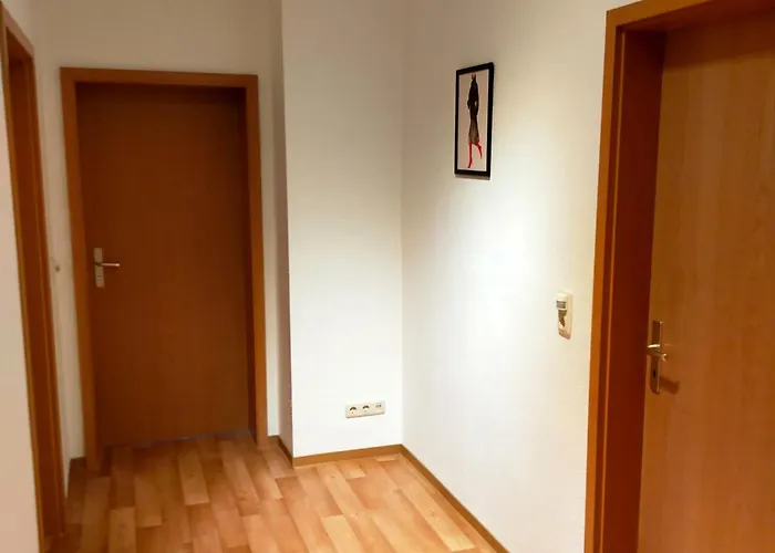 - Kurzzeitvermietungen Direkt Bei Den Leunawerken, 2-3 Schlafzimmer Apartman *