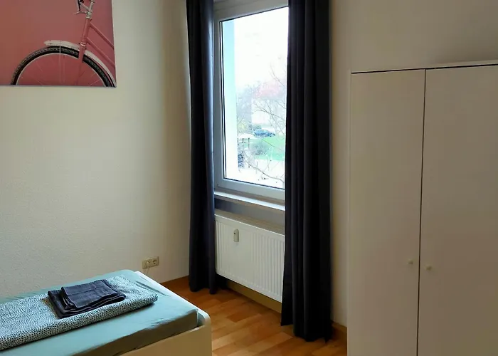 Apartman - Kurzzeitvermietungen Direkt Bei Den Leunawerken, 2-3 Schlafzimmer Leuna