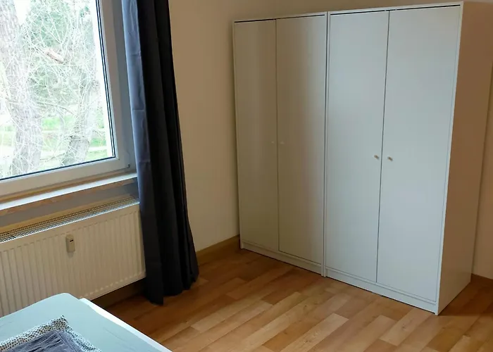 - Kurzzeitvermietungen Direkt Bei Den Leunawerken, 2-3 Schlafzimmer *