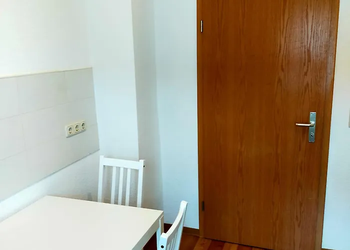 Apartman - Kurzzeitvermietungen Direkt Bei Den Leunawerken, 2-3 Schlafzimmer Leuna