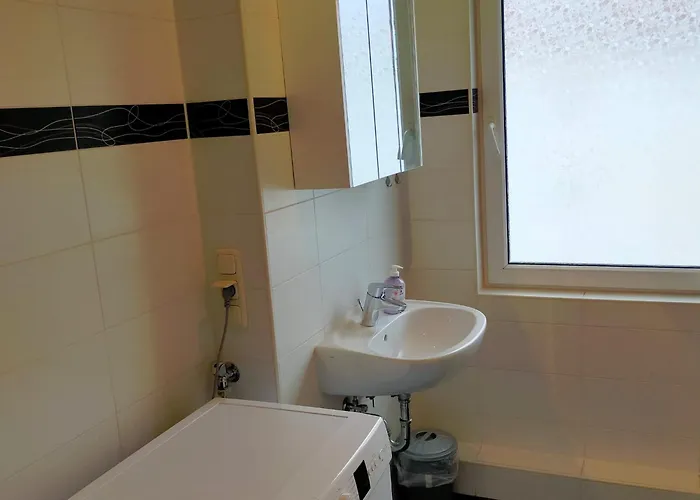 - Kurzzeitvermietungen Direkt Bei Den Leunawerken, 2-3 Schlafzimmer *