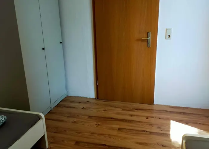 - Kurzzeitvermietungen Direkt Bei Den Leunawerken, 2-3 Schlafzimmer