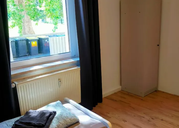 Apartman - Kurzzeitvermietungen Direkt Bei Den Leunawerken, 2-3 Schlafzimmer Leuna