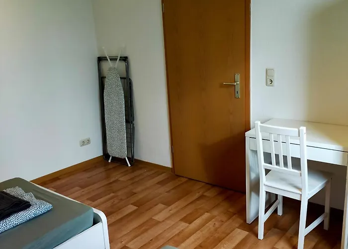 - Kurzzeitvermietungen Direkt Bei Den Leunawerken, 2-3 Schlafzimmer