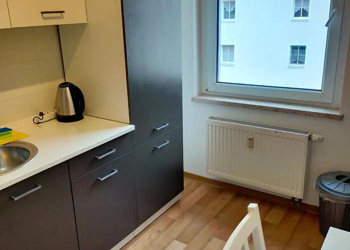 - Kurzzeitvermietungen Direkt Bei Den Leunawerken, 2-3 Schlafzimmer